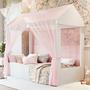 Imagem de Cama Montessoriana Colina Com Proteção Lateral Para Quarto De Menina Princesa Com Voal E Colchão
