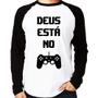 Imagem de Camiseta Raglan Deus está no controle Manga Longa - Foca na Moda