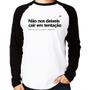 Imagem de Camiseta Raglan Não nos deixeis cair em tentação, mas de vez em quando deixeis Manga Longa - Foca na Moda