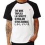 Imagem de Camiseta Raglan The wine triplica la capacité di parlare otros idiomas - Foca na Moda