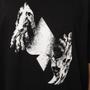 Imagem de Camiseta Regular MCD Mãos Espada