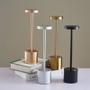 Imagem de Candeeiro de Mesa LED Moderno - Design Nórdico com Toque e USB
