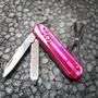 Imagem de Canivete Suíço Victorinox Classic SD Colors Pink Translúcido