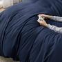 Imagem de Capa de edredom Bedsure King Size Soft Double Brushed azul marinho