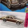 Imagem de Carrinho Hot Wheels 82 Cadillac Seville Dourado Mattel