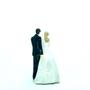 Imagem de Casal de Noivos Resina com Buquê Decoração Casamento 18cm