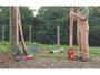 Imagem de Cavadeira articulada metalica com cabo de madeira de 145 cm batente metalico tramontina