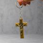 Imagem de Chaveiro Crucifixo Medalha De São Bento Ouro Velho