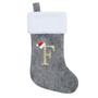 Imagem de Chisander 20 polegadas cinza com branco Super macio de pelúcia meias de Natal personalizado bordado monograma de meias de Natal enfeites suspensos para decorações de festa de Natal de férias da família (letra F)
