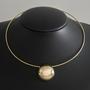 Imagem de Choker fio com pingente redondo abaulado banhado a ouro 18 k tamanho interno de 14,5 cm, 