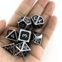 Imagem de Conj. de dados Metálicos Preto com Prata - RPG