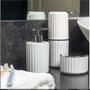 Imagem de Conjunto Banheiro 2 Peças Portas Escovas + Dispenser Sabonete Líquido Groove Cromado - CBG 815 Ou
