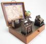 Imagem de Conjunto de 4 Miniaturas decorativas de Objetos Antigos do cotidiano  em metal com Caça Níquel