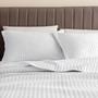 Imagem de Conjunto de roupa de cama de edredão Great Bay Home Alicia Twin/Twin XL branco