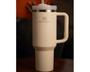 Imagem de Copo Quencher 887 ml Cream Stanley