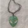Imagem de Corrente com pingente Alien verde com glitter em resina