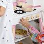 Imagem de Cozinha Infantil com Pia Fogão e Microondas