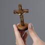 Imagem de Crucifixo de Mesa Madeira Cilíndrico Pequeno 7 Cm