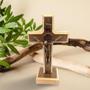 Imagem de Crucifixo De Mesa Madeira Com Cristo Medalha São Bento 13cm