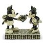 Imagem de Disney Traditions por Jim Shore Preto e Branco Mickey & Minnie Mouse Stone Resin Figurine, 6 "