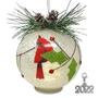 Imagem de Enfeite de Natal LED Cardinal 2022 - Ilumine a Decoração de Natal da Bola - Acentos de Neve e Azevinho com Vegetação e Pinhas