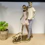 Imagem de Enfeite Estatua Casal Com Pet 26x19x11cm Dourado Cachorro - Inigual