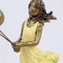 Imagem de Enfeite Estátua Menina Com Balões 20x5x7cm Decorativo - INIGUAL