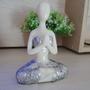 Imagem de Enfeite Yoga Resina Estatua Decorativa Orando Cinza 12 cm