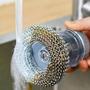 Imagem de Escova De Aço Limpeza Com Recipiente Para Detergente Multiuso Lava Louças