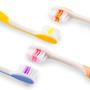 Imagem de Escova Dental Infantil Clear UP Cerdas Super Macias 1+ Anos com Capa Protetora Desenhos e Cores Sortidas 1 Unidade