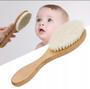 Escovinha Madeira Para Cabelo De Bebê Cerdas Macia Infantil - Hairido Imagem de Escovinha Madeira Para Cabelo De Bebê Cerdas Macia Infantil
