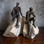 Imagem de Escultura Decorativa Homem na Pedra em Resina Bronze 23cm SS0284 BTC