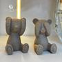 Imagem de Escultura Urso Cego em Resina Bege 14x10x11cm