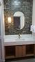 Imagem de Espelho de Vidro Oval Madrid Com Moldura Dourada 80cmX50cm