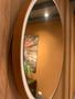 Imagem de Espelho Lapidado redondo, com Moldura de 2,5cm, Aro de acabamento em Couro.