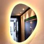 Imagem de Espelho Orgânico 51cm LED Decorativo Para Banheiro/Quarto
