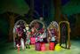 Imagem de Ever After High Way Too Wonderland High e Raven Queen Playset