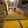 Imagem de Fita Antiderrapante 5 Metros Sinalizaçao Escada Chao Piso Demarcaçao Degraus Evita Acidentes Segurança