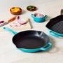 Imagem de Frigideira Skillet Redonda com Alça Signature 23 cm Azul Caribe Le Creuset