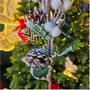 Galho Nevado com Pinha Pick Enfeite Decoração Natalina 60cm - Toda Treco Imagem de Galho Nevado com Pinha Pick Enfeite Decoração Natalina 60cm