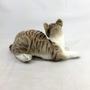 Imagem de Gato Tigrado Pelúcia 37 cm Deitado
