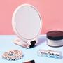 Imagem de Glamlily Pink Handheld Espelho de Aumento para Maquiagem, Ampliação 1/10x (9,5 x 5,3 pol.)
