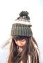 Imagem de Gorro Feminino Touca em Tricô com Listras e Pompom