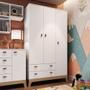 Imagem de Guarda-Roupa Infantil 3 Portas e 2 Gavetas com Nichos, Cabideiro e Pés Retrô para Quarto de Bebê Branco com Itapuã