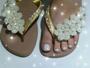 Imagem de  havaianas personalizados com perolas em renda francesa