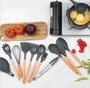 jogo kit colheres de silicone cabo de madeira 12 peças utensilios cozinha - Dona Fulô Imagem de jogo kit colheres de silicone cabo de madeira 12 peças utensilios cozinha