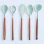 Imagem de Kit 19 Utensílios De Silicone Com Porta Talheres Oval Verde