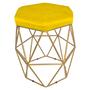 Imagem de Kit 2 puff decorativos para sala hexagonal aramado base dourada suede amarelo - clique e decore