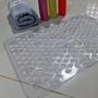 Imagem de Kit 2 Tapetes Antiderrapantes de Banheiro Material Plástico Seguro Com Ventosas Firmes Não Escorrega
