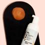 Imagem de Kit 2x1 Skelt Corporal Mousse Autobronzeador Red Carpet Glow 140ml + Luva Aplicadora Lavável Bronzeado Natural Uniforme